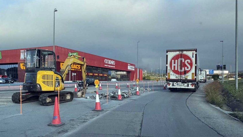 Obres de reparació a la rotonda de Can Quartos de la Jonquera