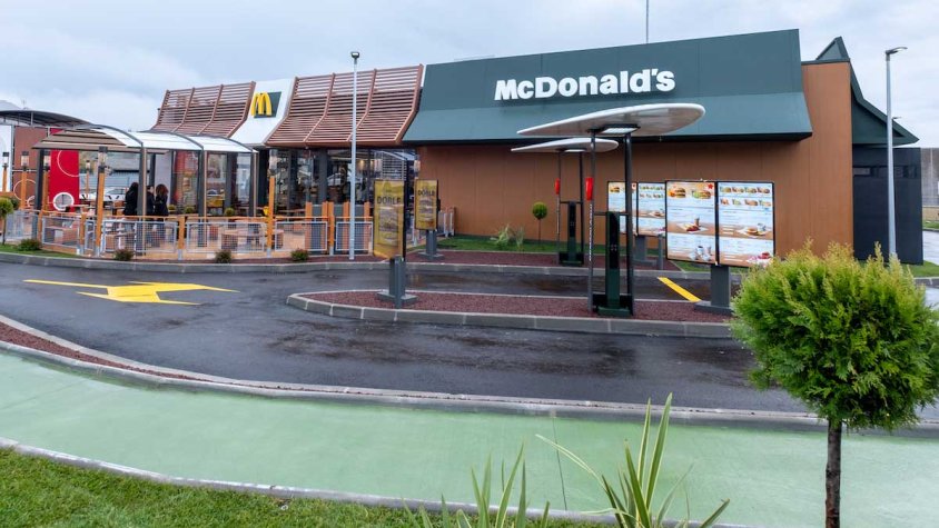 McDonald’s obre un nou restaurant a la Jonquera i busca personal. A la imatge, restaurant de Banyoles.