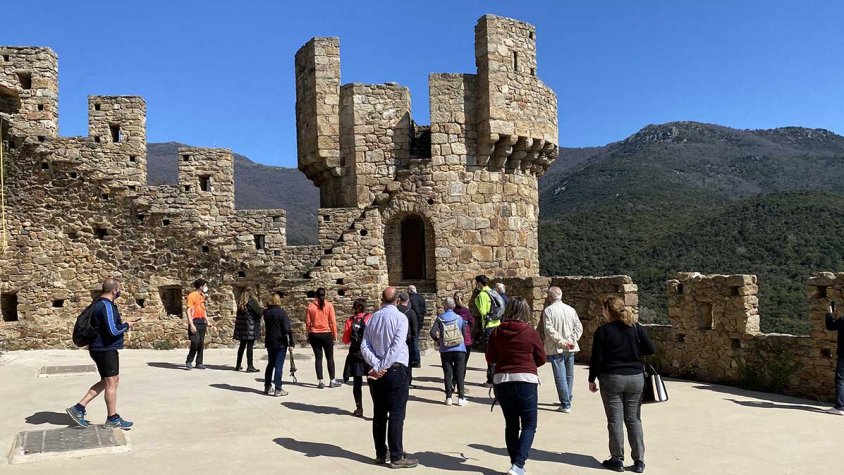 El castell de Requesens, nova sensació mediàtica a Catalunya