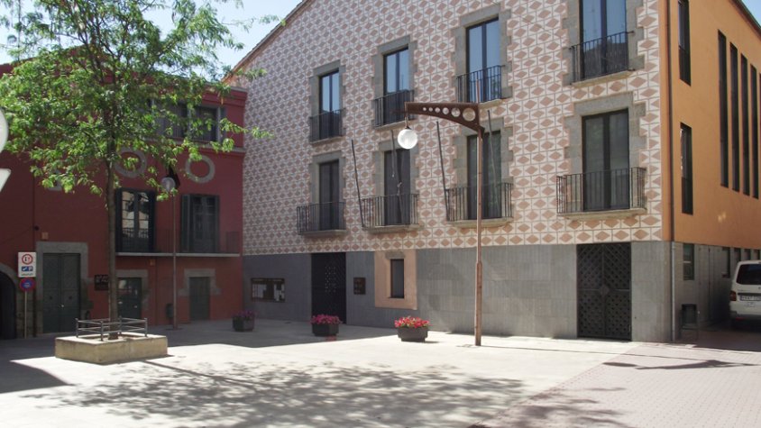 Avui, Ple Municipal i acte de protesta a les portes de l'Ajuntament