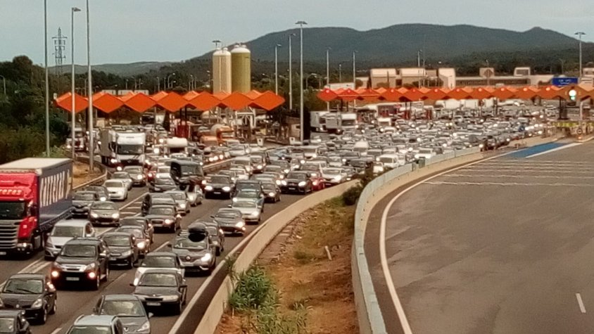 Al vespre l'autopista encara estava col•lapsada
