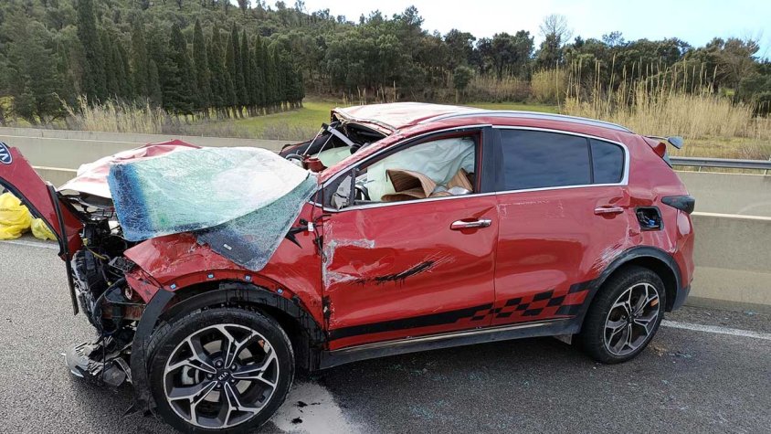 Roben un cotxe a Saragossa i provoquen un accident a l'AP-7 a Agullana