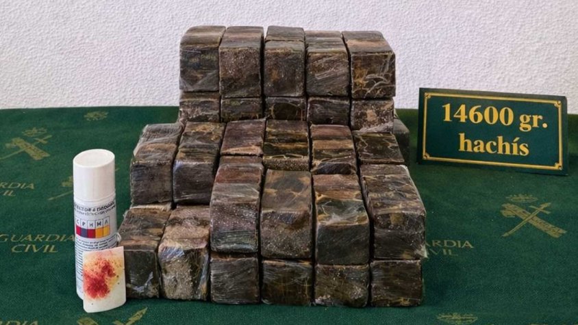 Detingut a la Jonquera quan viatjava en autobús amb quinze quilos d'haixix