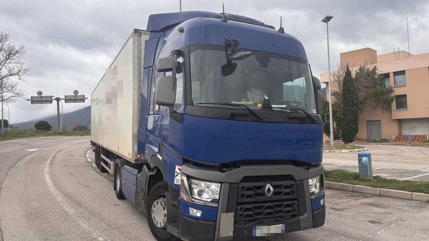 Camioner enxampat a la Jonquera amb 59 infraccions de transports
