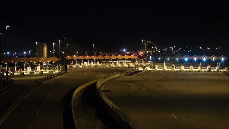 L'home va circular en sentit contrari