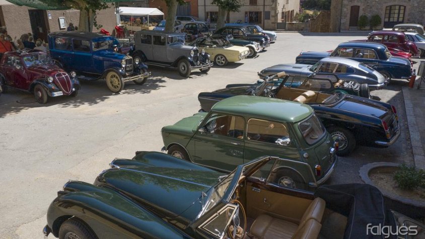 Els cotxes van fer una ruta per la contrada