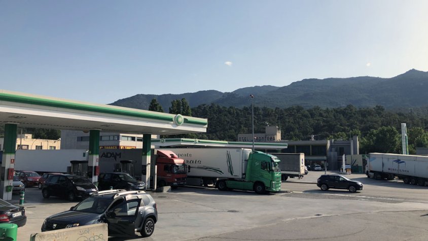 Les estacions de servei de la Jonquera, notícia a RTVE. Imatge d'arxiu