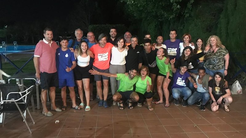 L'expedició, a la piscina de la Jonquera