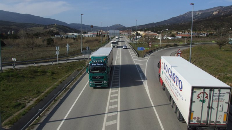 Enxampen tres camioners en dues hores conduint beguts a la Jonquera. Imatge d'arxiu.